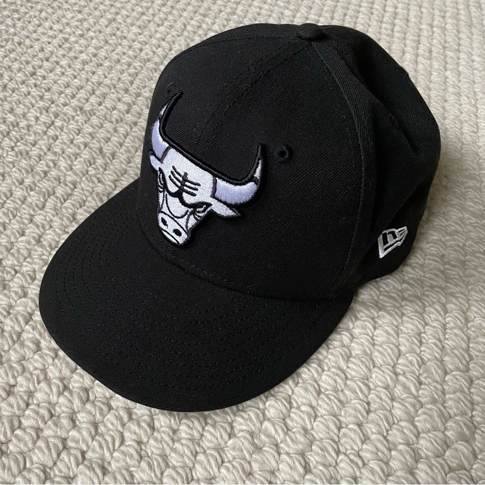 NBA Chicago Bulls black cap with white logo